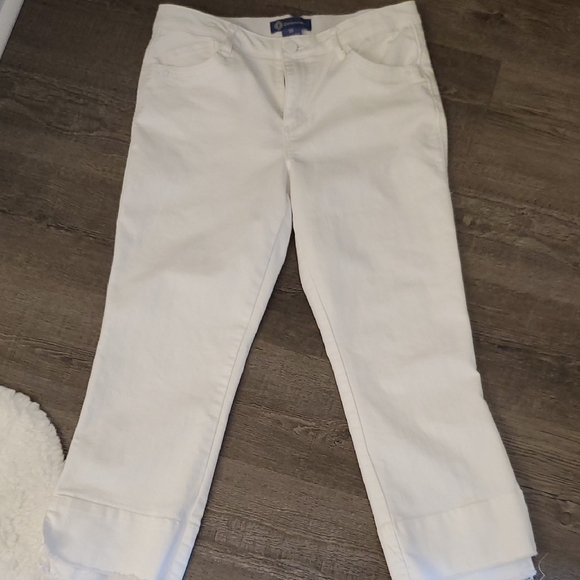 Democracy Women's Cropped White Jeans - Picture 1 of 5